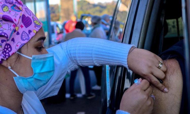 El fin de semana se inmunizarán docentes, policías, militares y trabajadores de prensa
