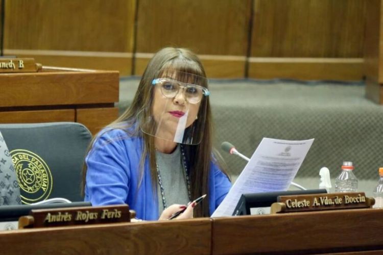 "Ese pongo a disposicin es una mariconeada": Diputada pide a Arnoldo Wiens que renuncie
