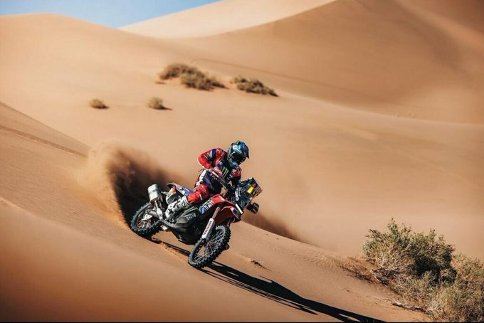 El chileno Cornejo gana la etapa 2 en motos con Branch líder en la general