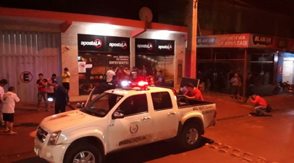 Hieren de gravedad a policía que intentó catear un automóvil sospechoso
