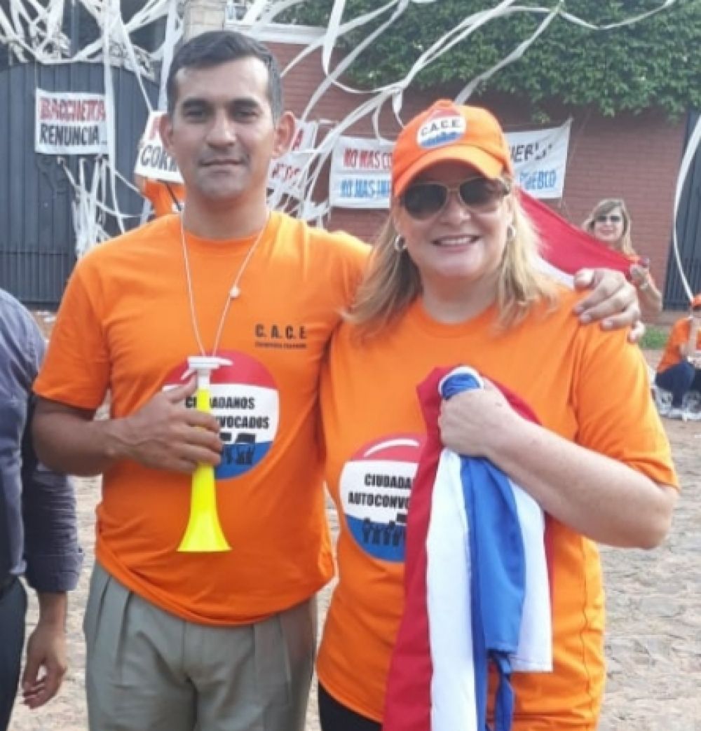 Colega de polémico abogado es considerada reina de las estafas