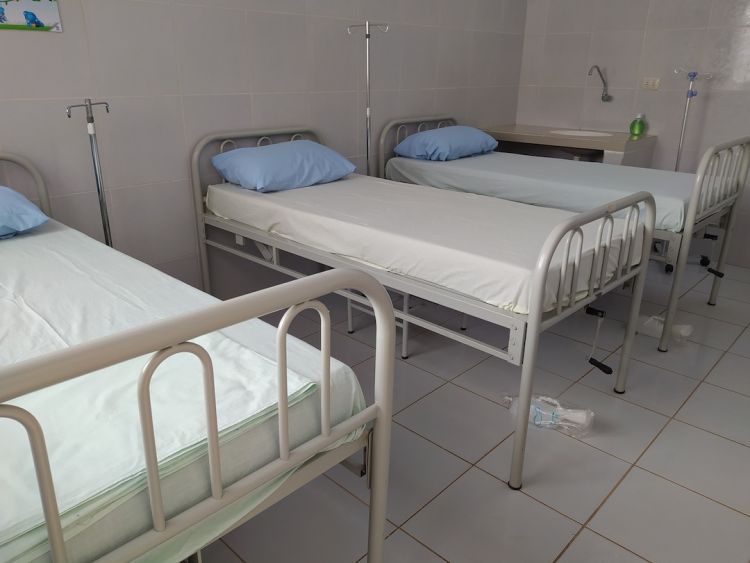 Ocupación de camas se mantiene al 90 %, reporta Salud