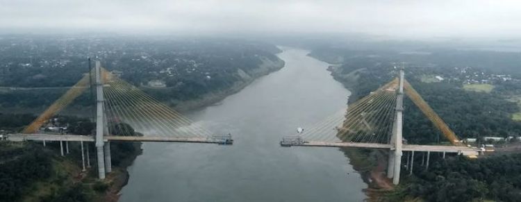 Tramo central del Puente de la Integración está a 76 metros de unirse