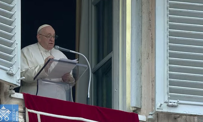 Papa Francisco dijo que “hay que aprender a hacerse a un lado en el momento justo”
