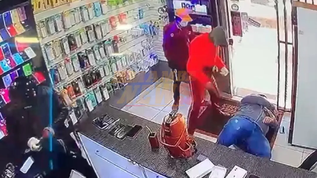Video: Violento asalto a un local de venta de celulares en Pedro Juan Caballero