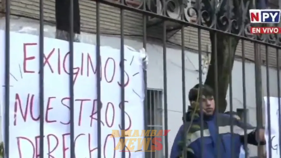 Estudiantes toman colegio Stella Maris y denuncian a director por amenazas