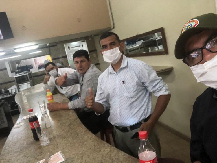 AUDIO: Hicieron hamburgueseada contra la corrupción pero se fueron a pasarla bien en el céntrico y costoso Lido Bar de Asunción