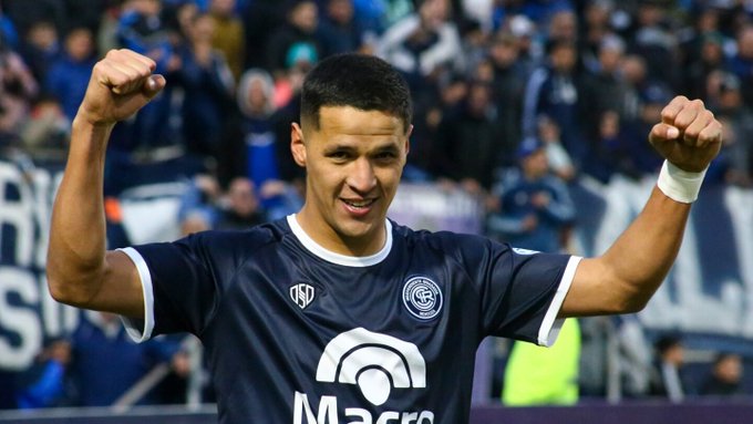 Alex Arce sigue intratable en el ascenso argentino