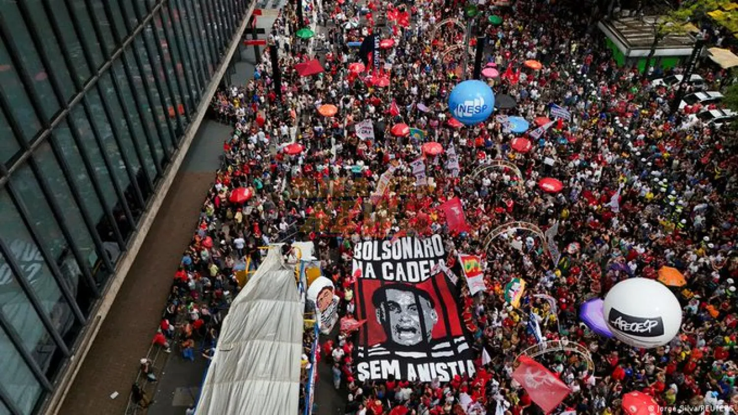 Protestas contra proyecto que reduce condena a Bolsonaro