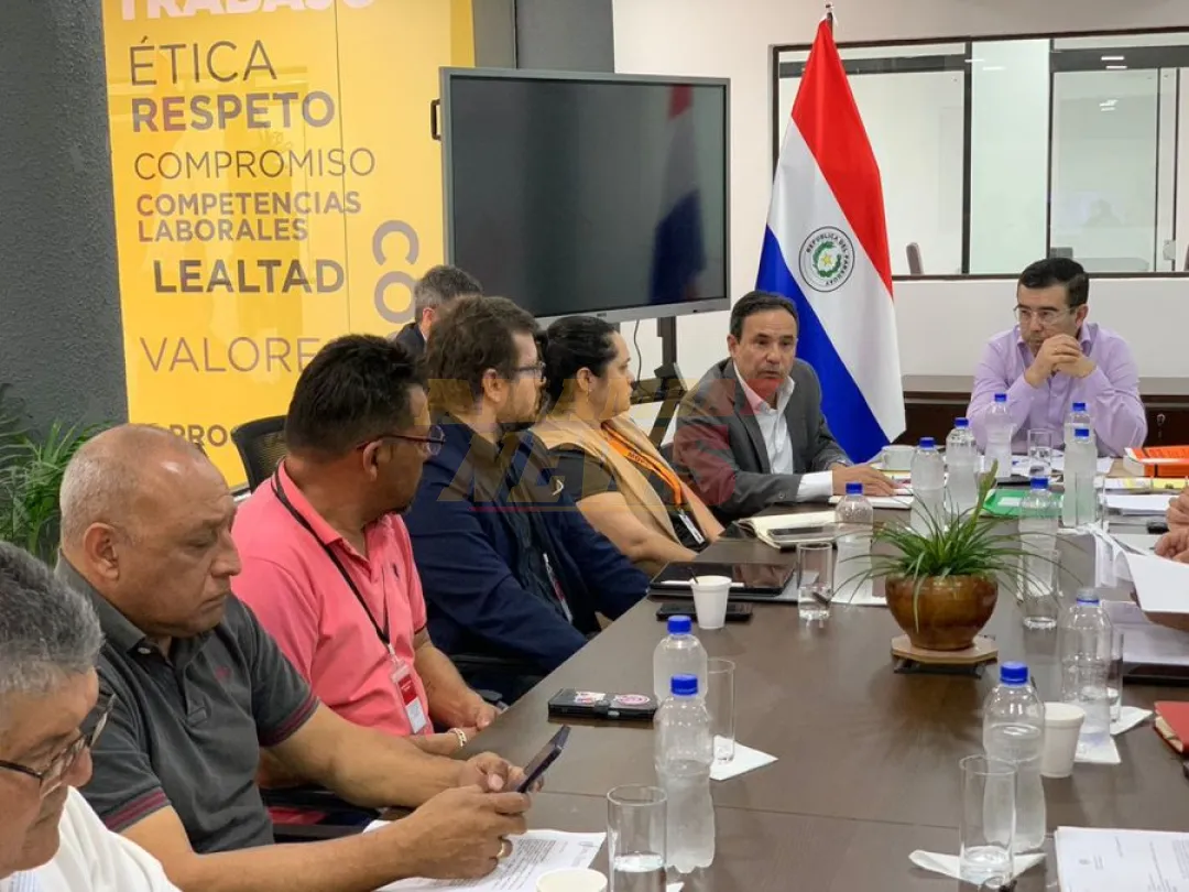 Este lunes continúa el dialogo tripartito para evitar huelga de choferes del transporte público