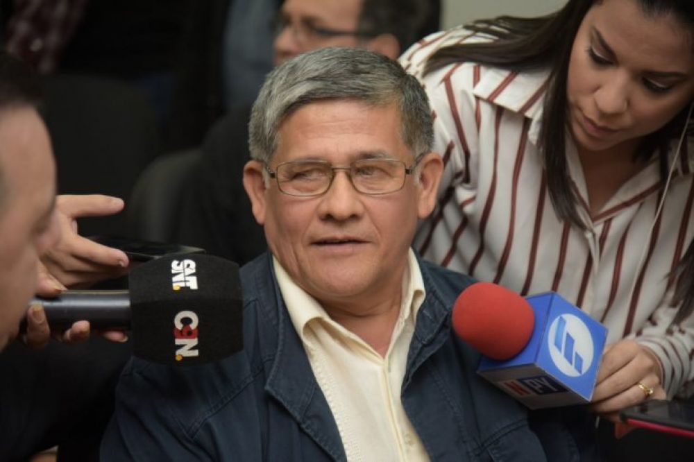 Ex párroco que enfrenta juicio por acoso dice que se siente perseguido