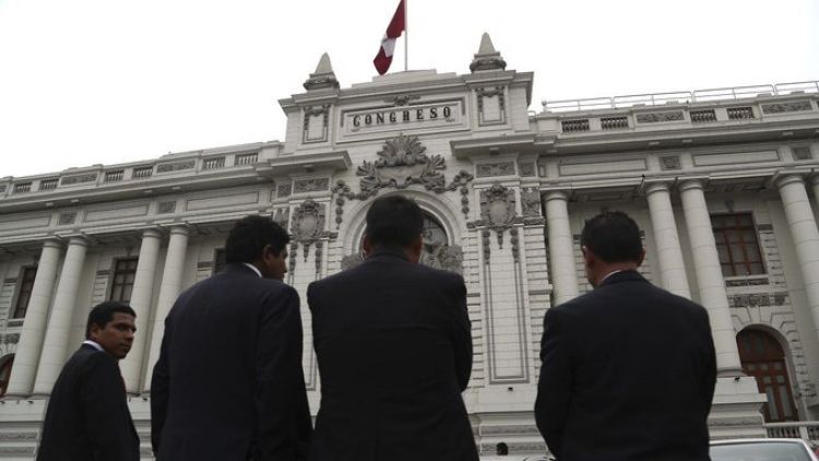 Aprueban moción de censura contra ministro de Salud de Perú
