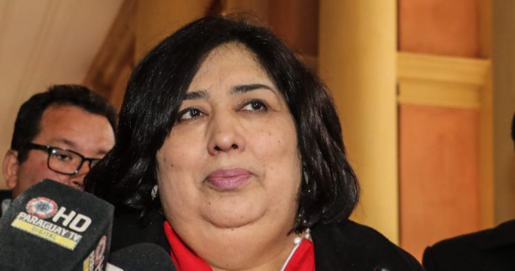 Exigen voto de censura a la ministra Teresa Martínez
