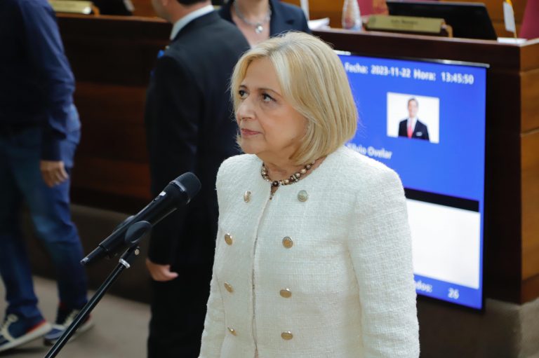 Pucheta asegura que no se siente afectada por los reclamos de la oposición