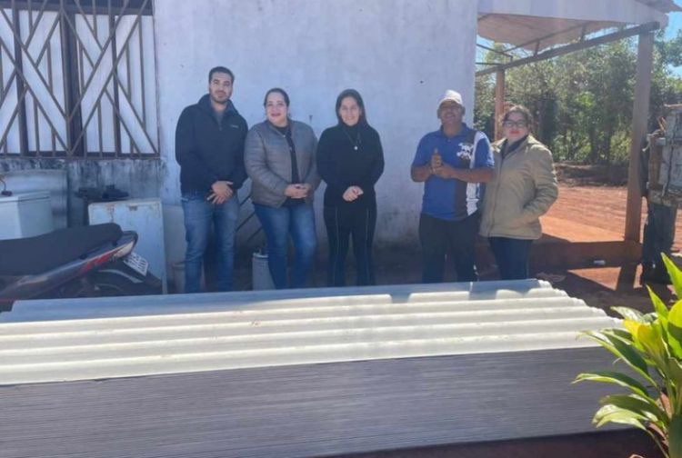 Municipalidad entregó chapas “eternit” a damnificados por el temporal en PJC