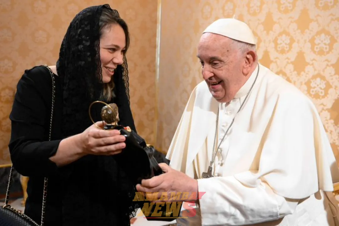 Embajadora presentó cartas credenciales al Papa Francisco