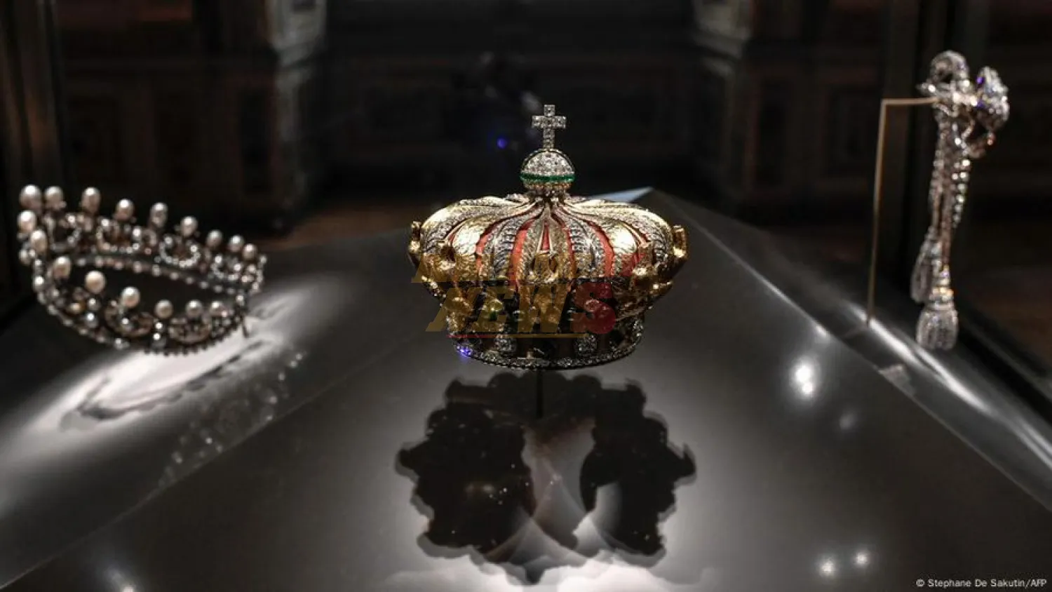 Dos detenidos en Francia por el robo de joyas en el Louvre