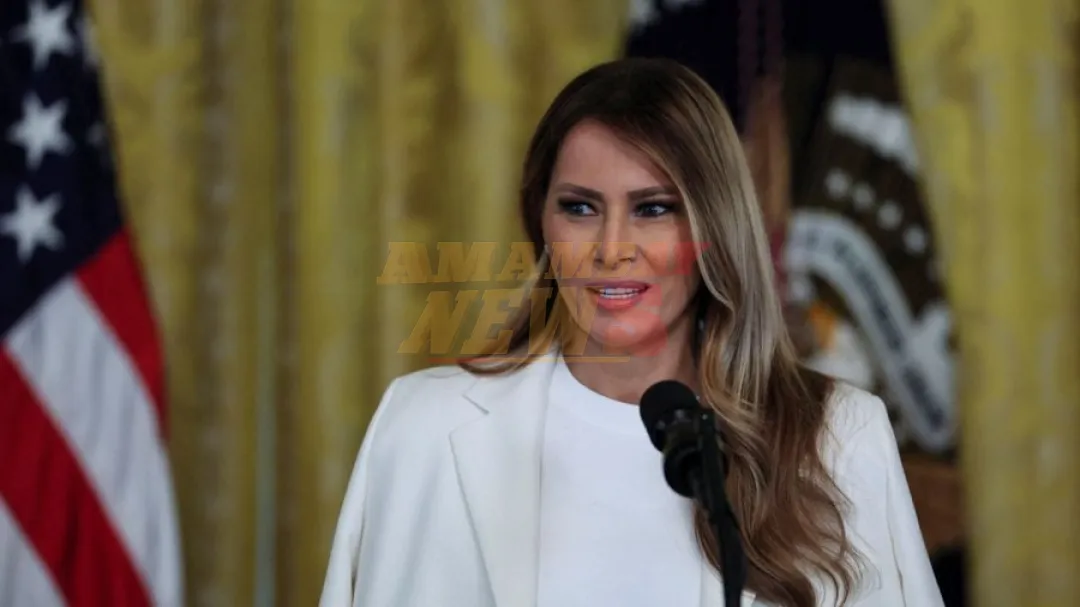 Roban una estatua de bronce en tamaño real de Melania Trump instalada en Eslovenia