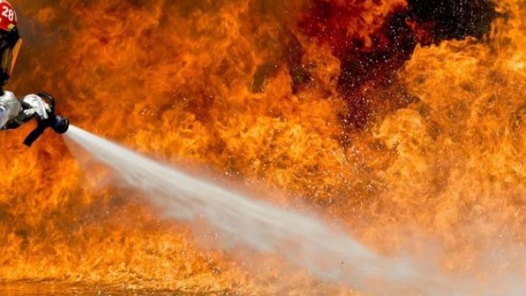 Grave incendio en una casa en Estados Unidos deja al menos 13 muertos