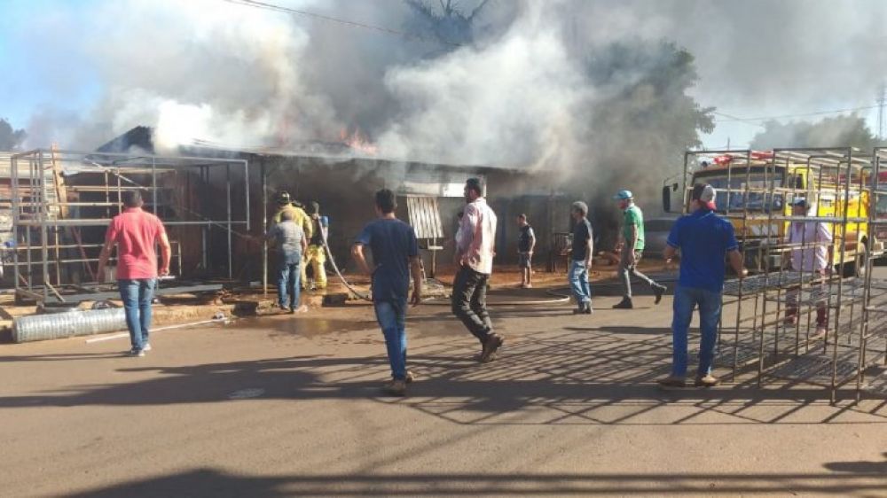 Voraz incendio consumió gran parte de una vivienda en el barrio Bernardino Caballero