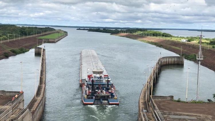 Más de 42.000 toneladas de productos paraguayos van rumbo a los mercados a través de la esclusa de Yacyretá