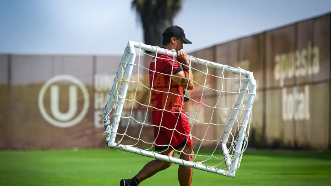 Fabián Bustos se despidió del Universitario con goleada
