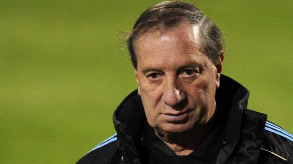 Carlos Bilardo está internado en terapia intensiva con pronóstico reservado