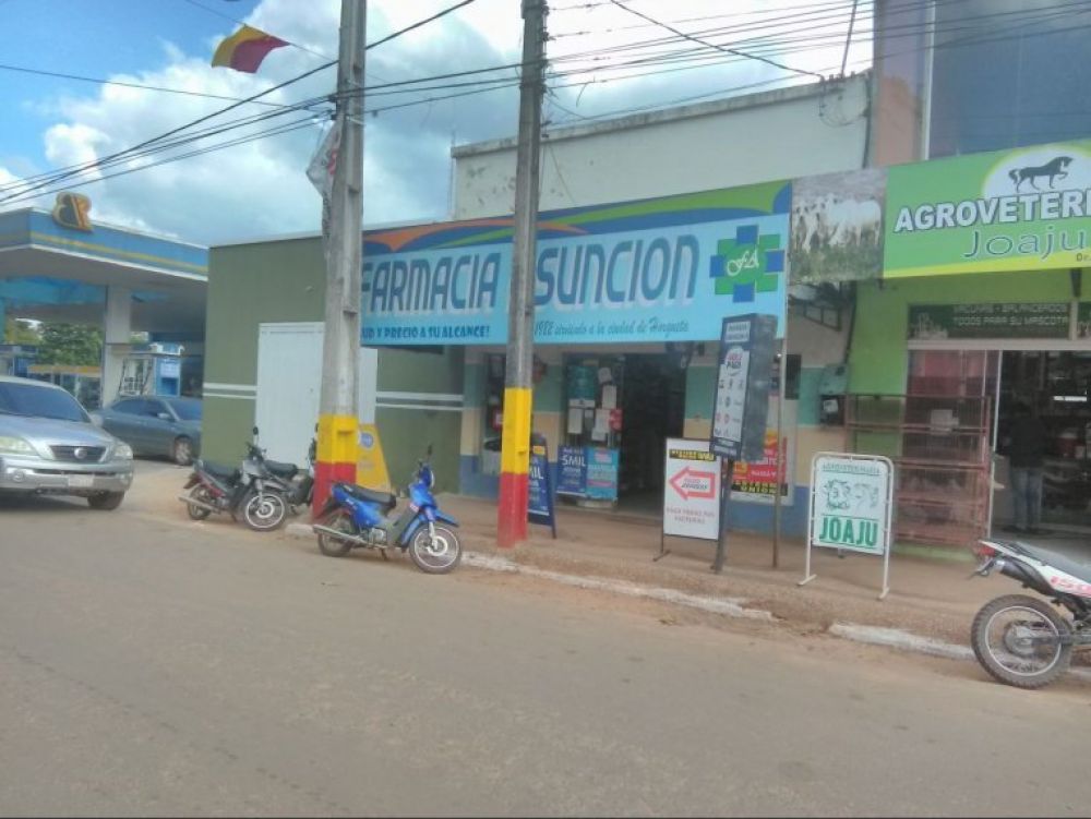 Motochorros asaltan farmacia en Horqueta
