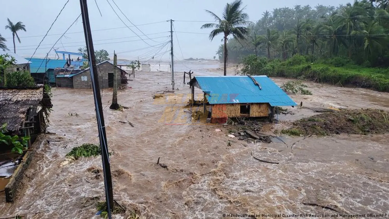 Supertifón Fung-wong amaina al tocar tierra en Filipinas