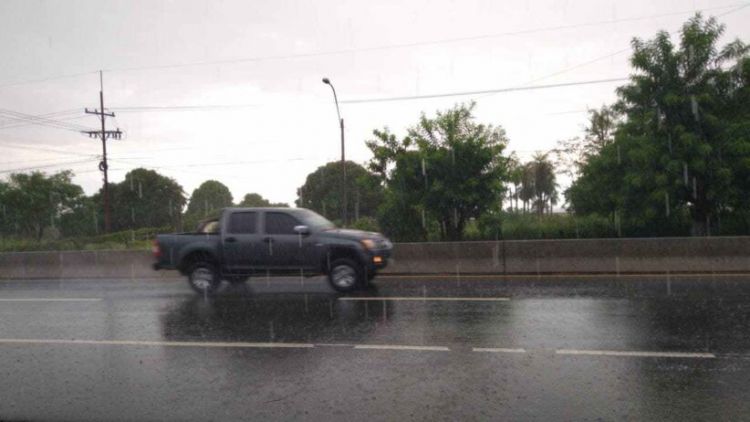 Lluvias y tormentas continuarán este jueves, según Meteorología