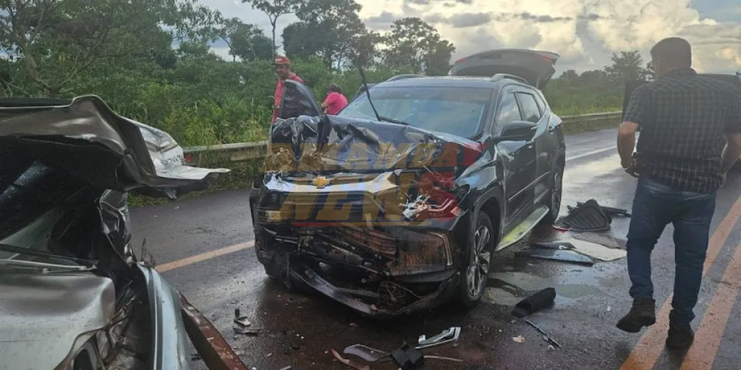 Explosión de neumático causa choque entre dos vehículos