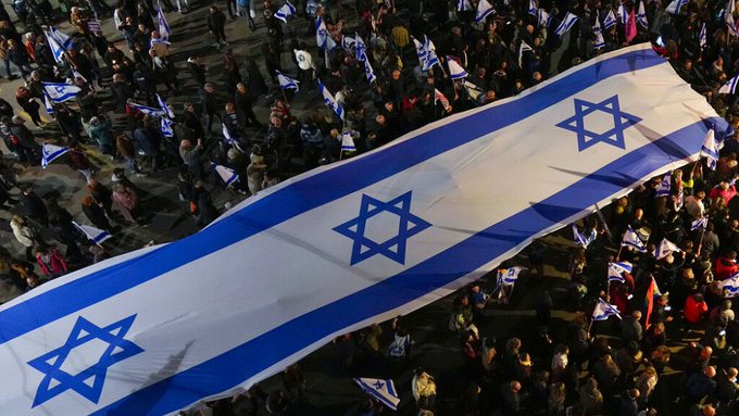 Multitudinaria protesta en Tel Aviv contra la reforma judicial impulsada por Netanyahu