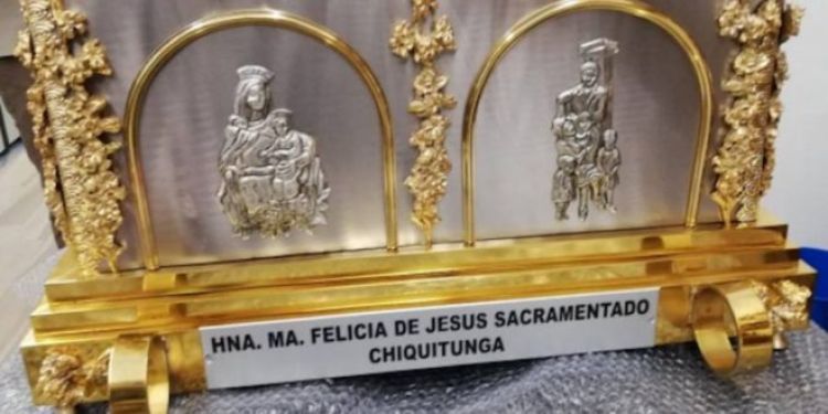 Reliquias de Chiquitunga llegan al país el martes. Preparan una gran caravana