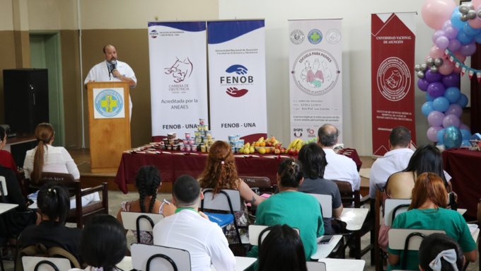 Clínicas inauguró una escuela para padres para humanizar partos