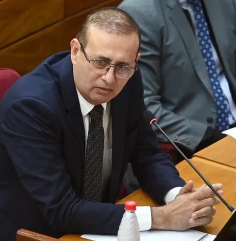 Erico Galeano se queda también sin fueros en el Senado