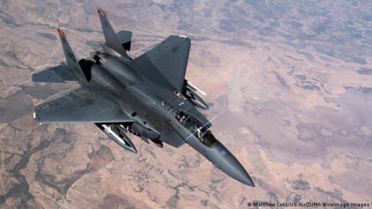 Dos desaparecidos tras estrellarse un caza F-15 en el Mar de Japón