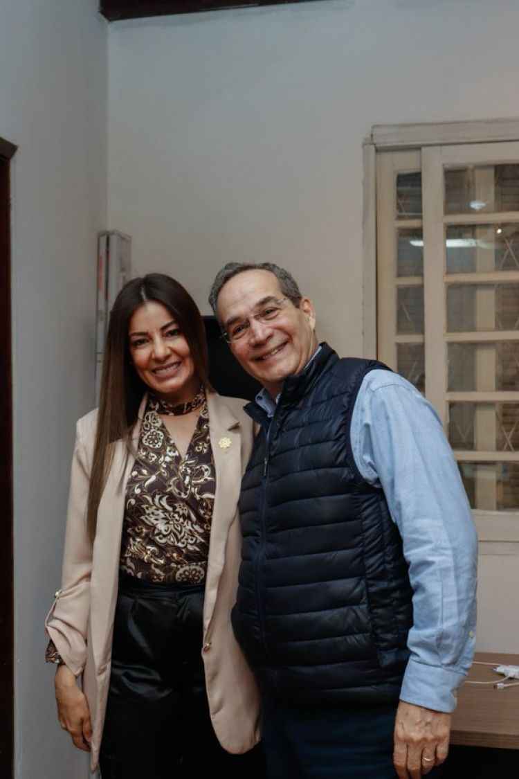 Martín Burt presentó a su dupla
