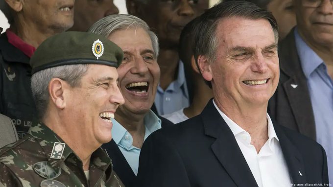El ex jefe del Ejército brasileño declaró que Jair Bolsonaro propuso a la cúpula militar dar un golpe de Estado