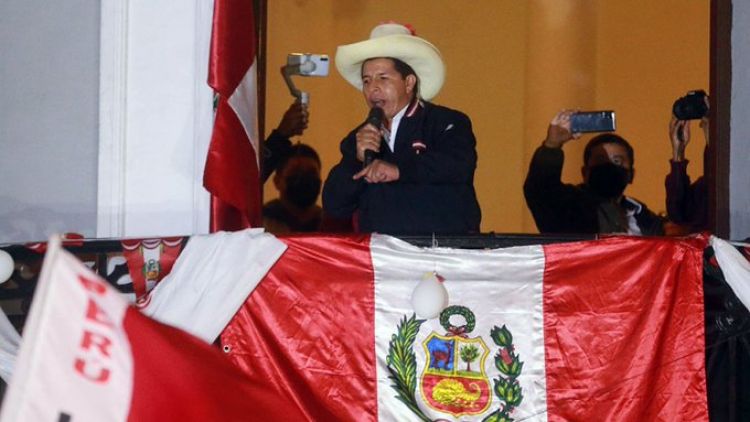 Pedro Castillo se adjudicó el triunfo en el balotaje electoral en Perú con el 50.22% de los votos