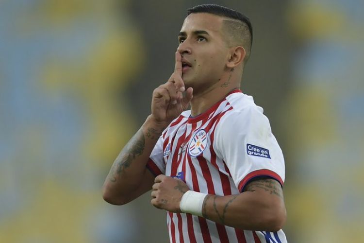 Derlis González habría renunciado a la selección paraguaya