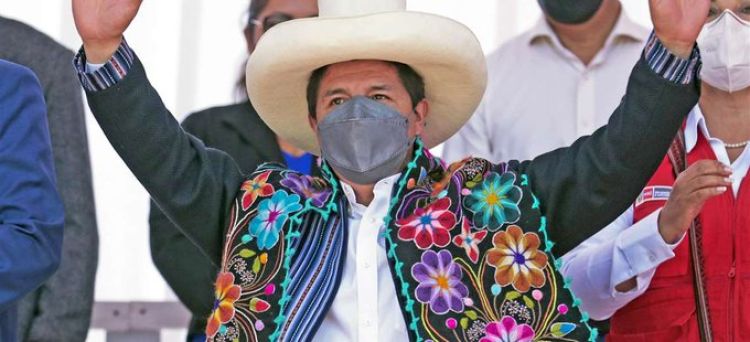 Castillo anuncia que pone en venta el avión presidencial de Perú