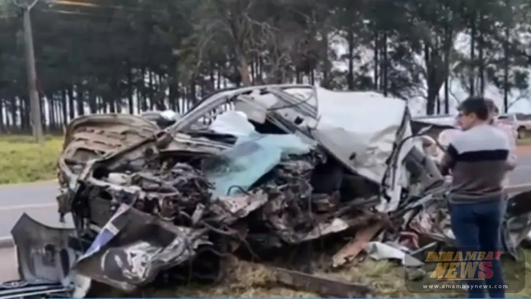 Violento choque entre camioneta y bus con universitarios deja un muerto y nueve heridos