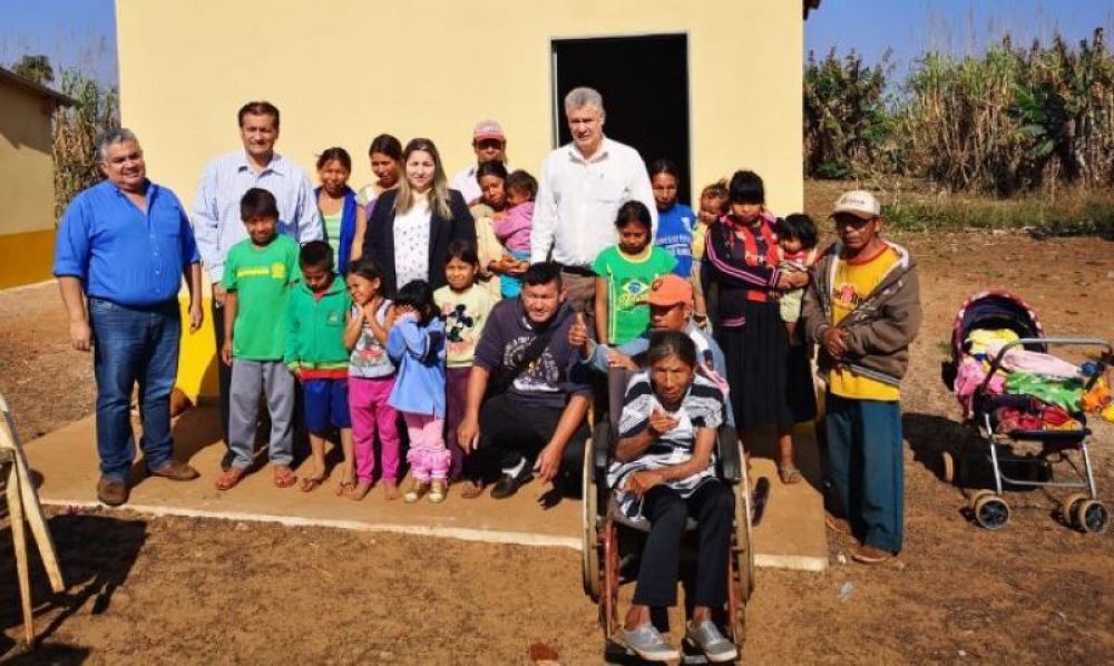 Comunidad indígena beneficiada con sala de aula y mobiliario por la familia Acevedo Quevedo