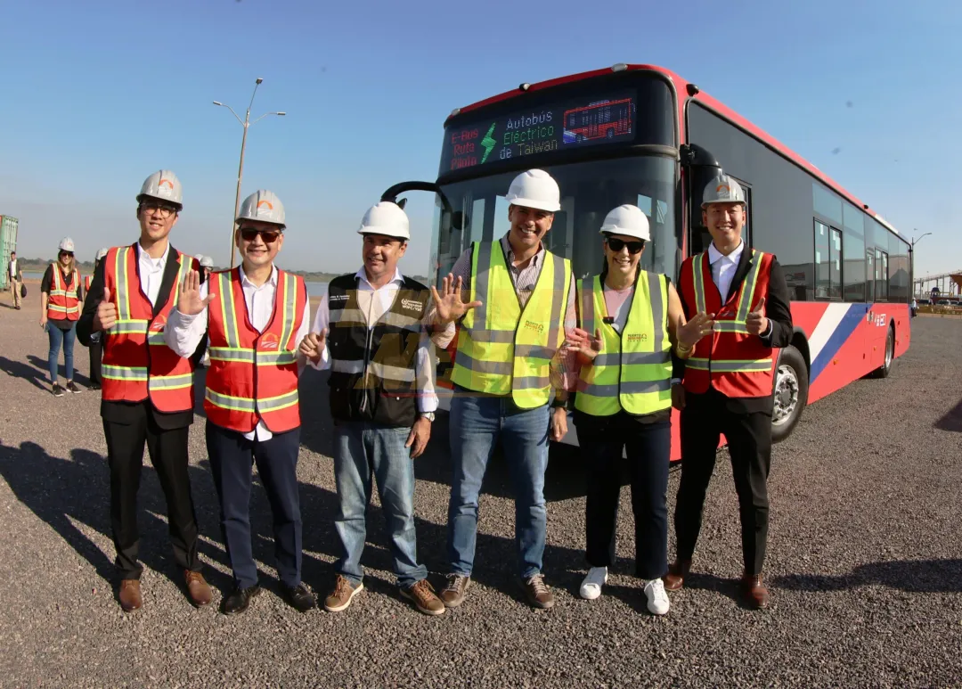 Primeros buses eléctricos de Taiwán llegaron a Paraguay