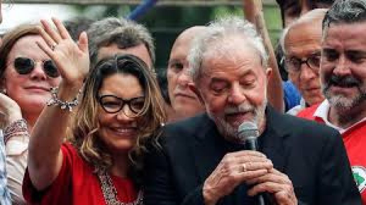 Lula se mantiene como favorito en nueva encuesta en Brasil