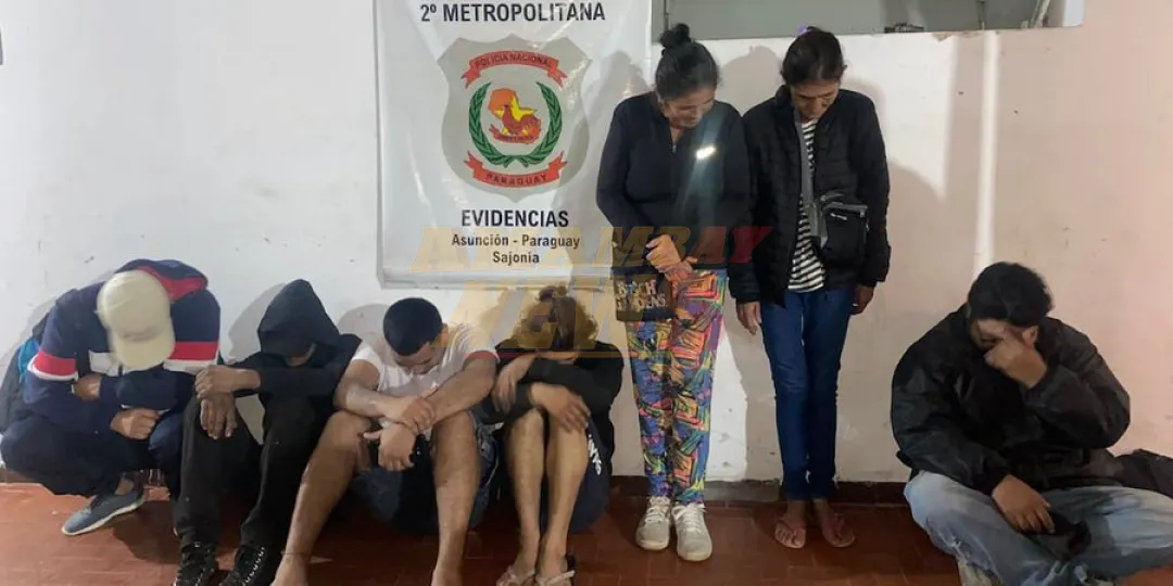 Cuidacoches, hinchas uruguayos y otros demorados durante el partido de la Albirroja