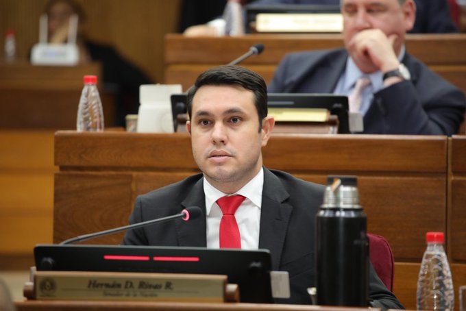 Hernán Rivas pide permiso como representante del Senado ante el JEM