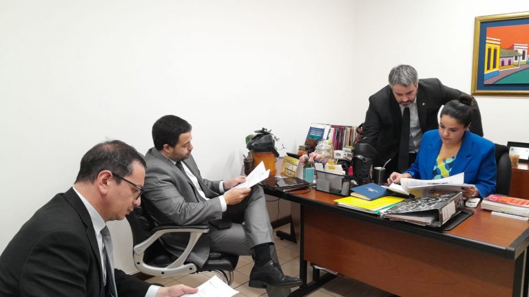 Conversaciones en caso tráfico de armas revelan que se montó una causa en Fiscalía para apriete