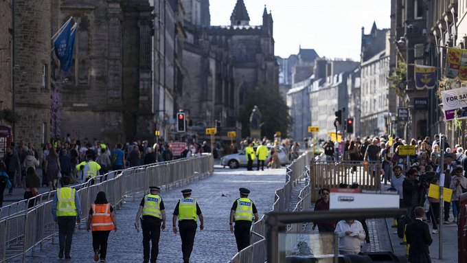 El féretro de Isabel II llega este domingo a Edimburgo desde Balmoral