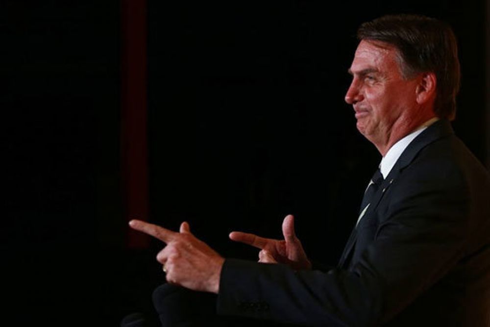 Bolsonaro excluye los fusiles, pero mantiene liberado el porte de pistolas